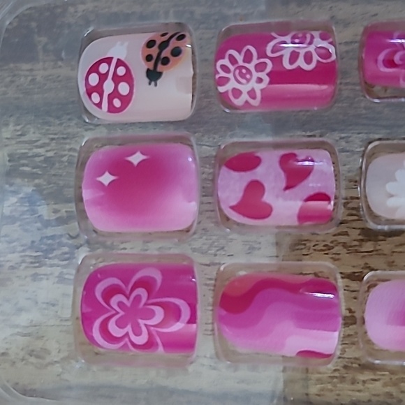 2/$16 Pink Floral Hearts Press On Nails - Picture 12 of 15